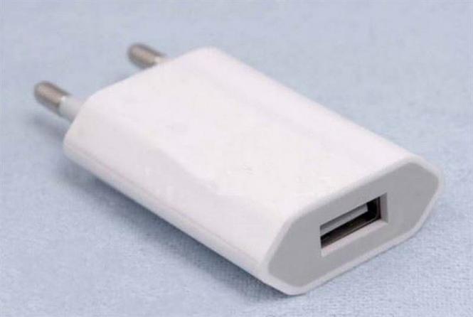 Apple iPhone 4S punjač original 100%