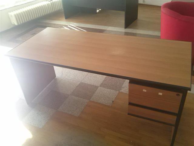 Kancelarijski sto