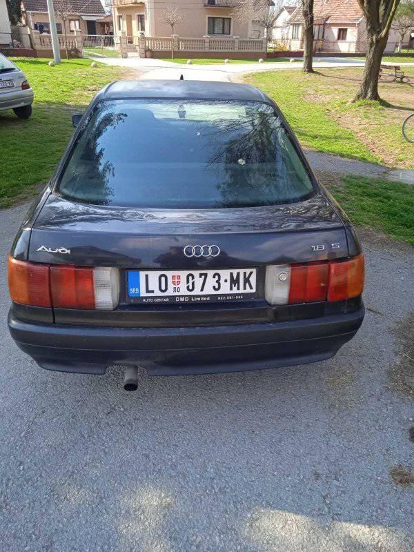 Audi-80-jaje