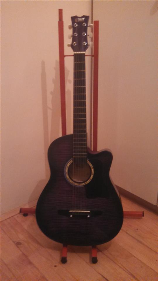 Akusticna-Gitara