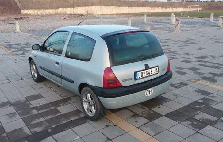 Renault-Clio--00