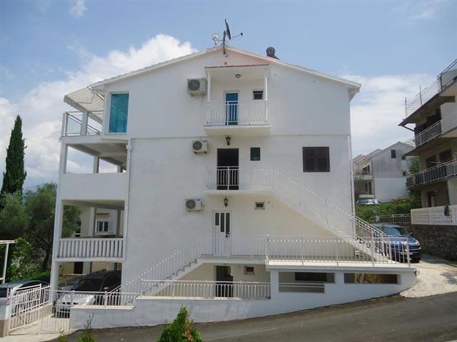 Apartmani Dević, plaža 50m od kuće