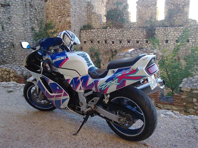 Suzuki-gsxr-750