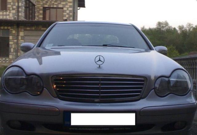 Mercedes-Benz-C200--01