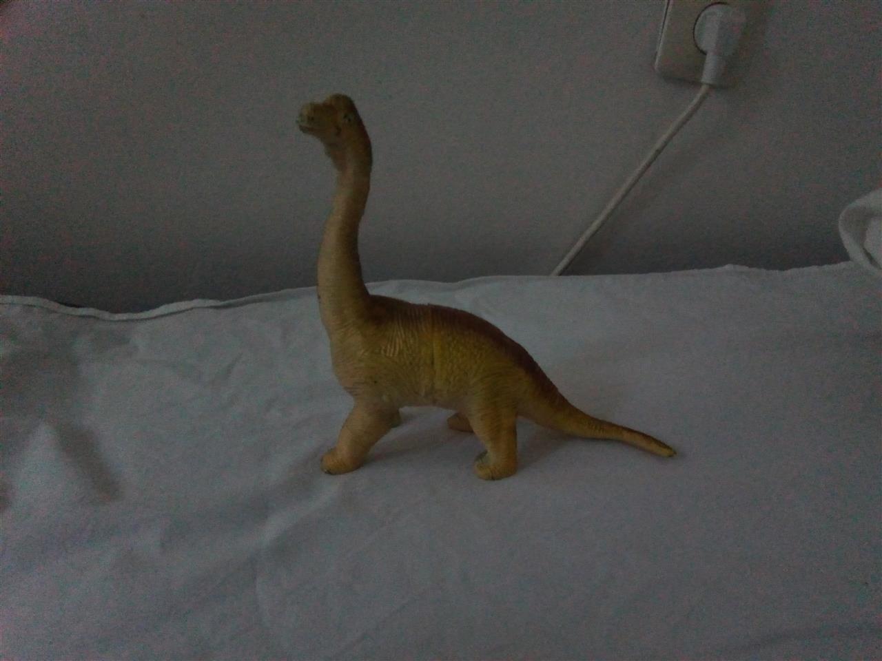 Igracka-dinosaurusa