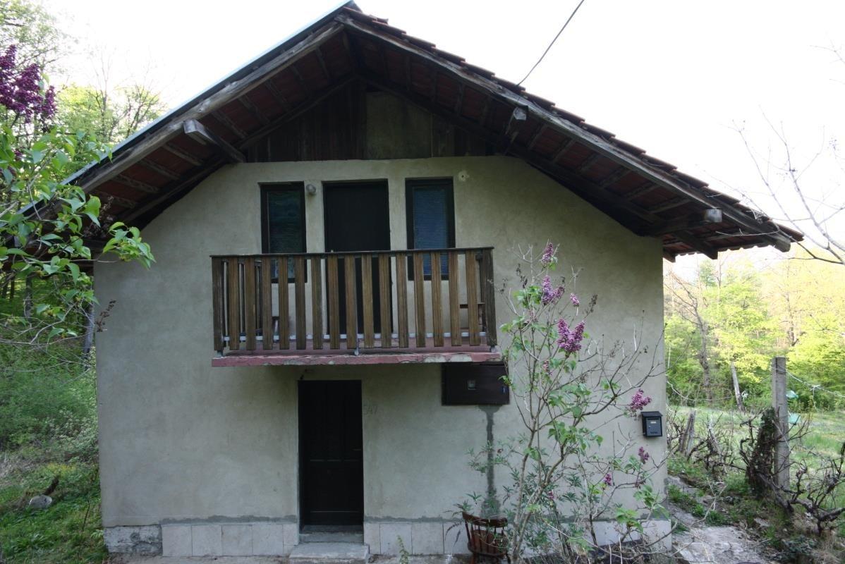 Ušuškana-vikend-kuća-u-blizini-Dunava