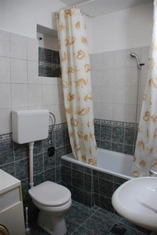 KUĆA-SA-TRI-STANA