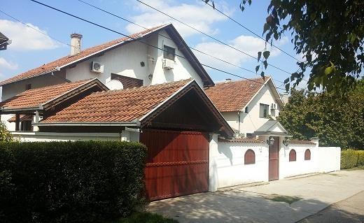 Odlicna-kuca-u-centru-Backog-Jarka--Temerin