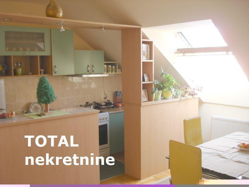 Uknjizen-trosoban-duplex-stan-u-centru