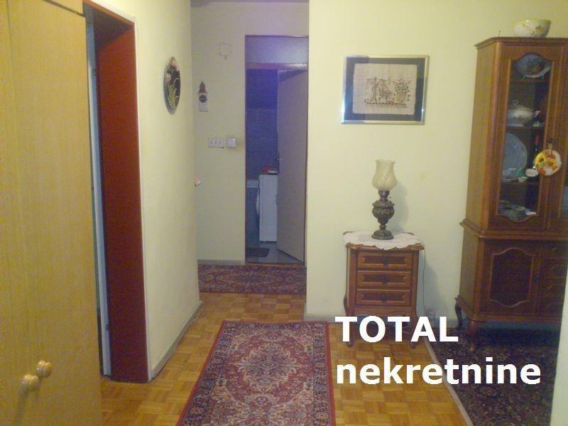 Uknjizen-trosoban-odrazavan-stan