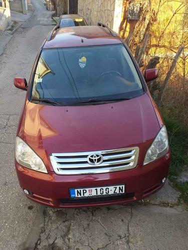 Automobil