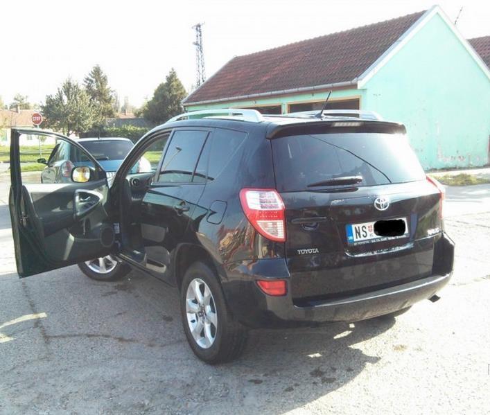 Toyota-RAV-4--11-