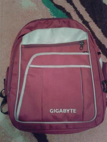 Gigabyte ranac za laptop