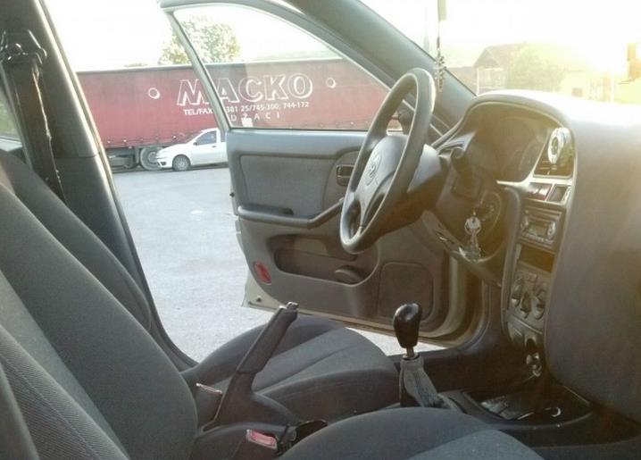 Hyundai-Elantra-g-l--01