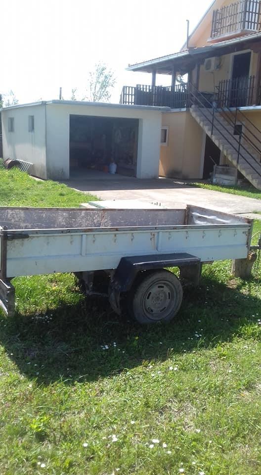 Auto-prikolica