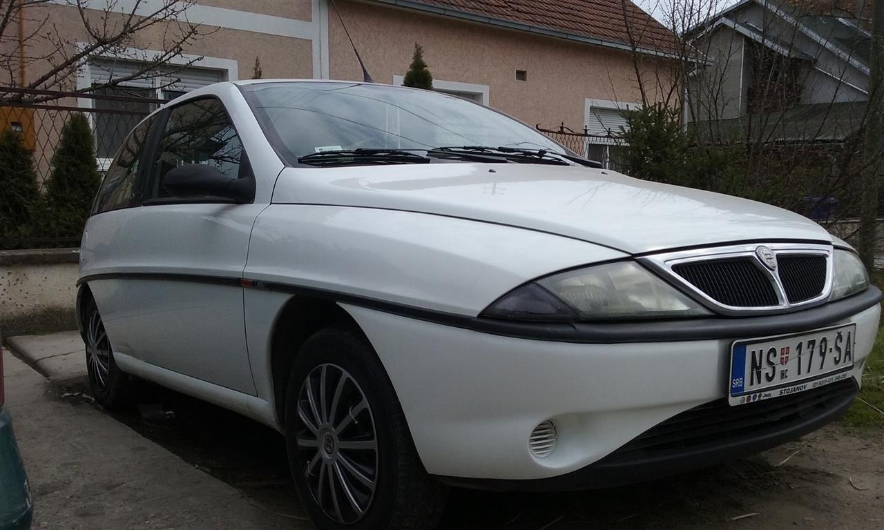 Lancia-Ypsilon--00