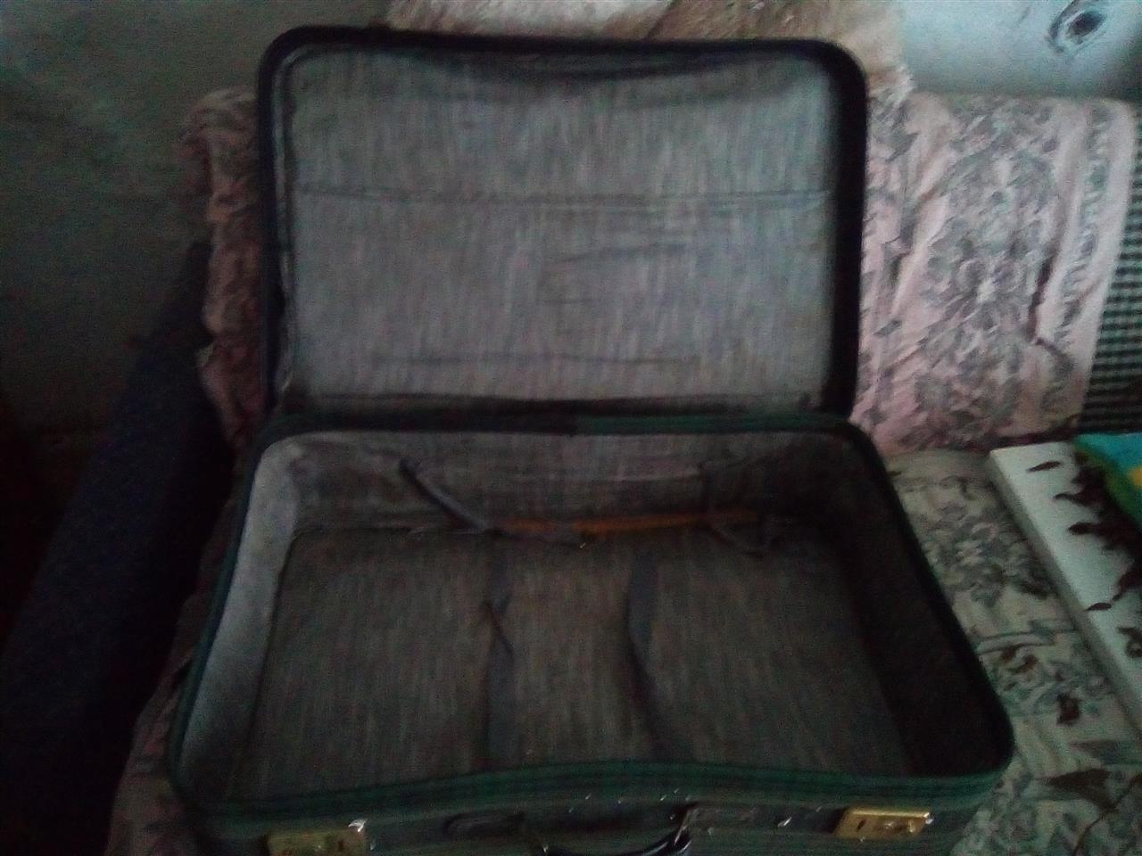 karirani-starinski-kofer