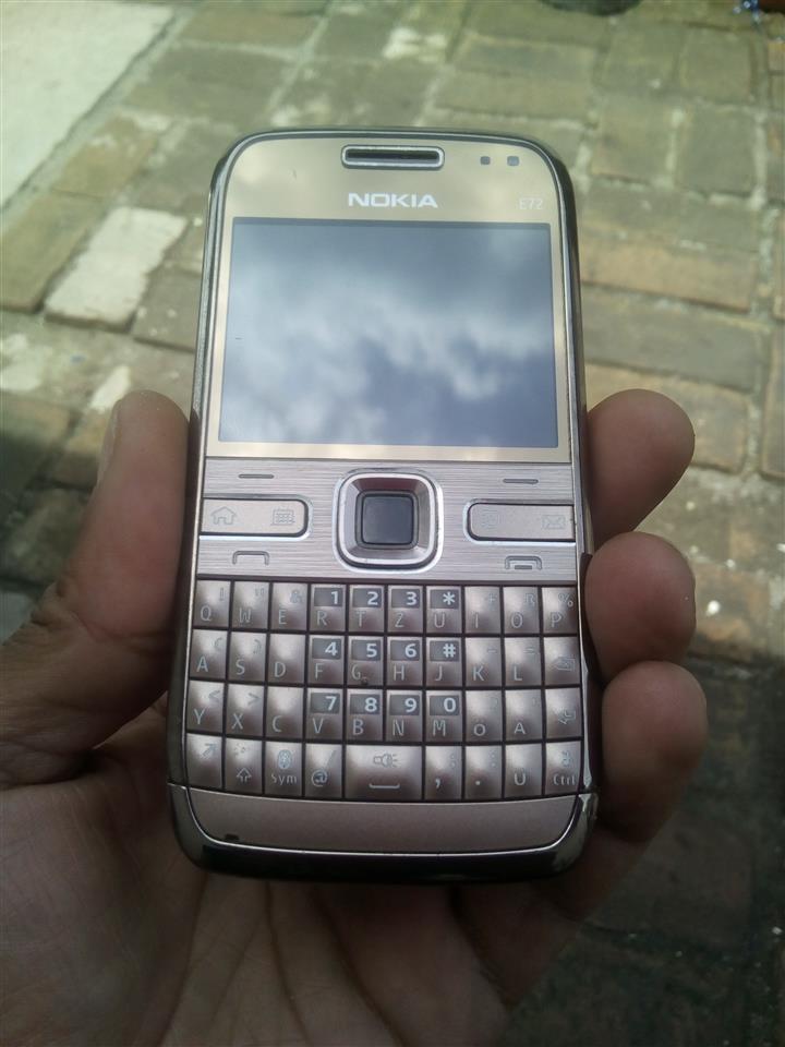 LCD-za-Nokia-E72