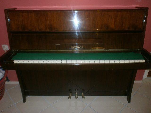 Pianino-Petrof-