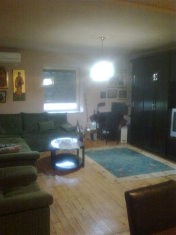 Dve-kuce-od-604m2-sa-radionicom-i-susarom