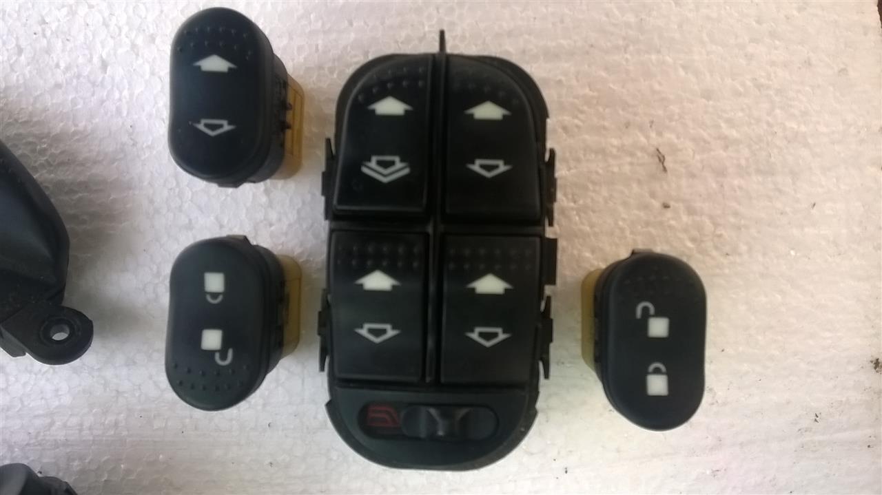 ford-focus-1--2000-god