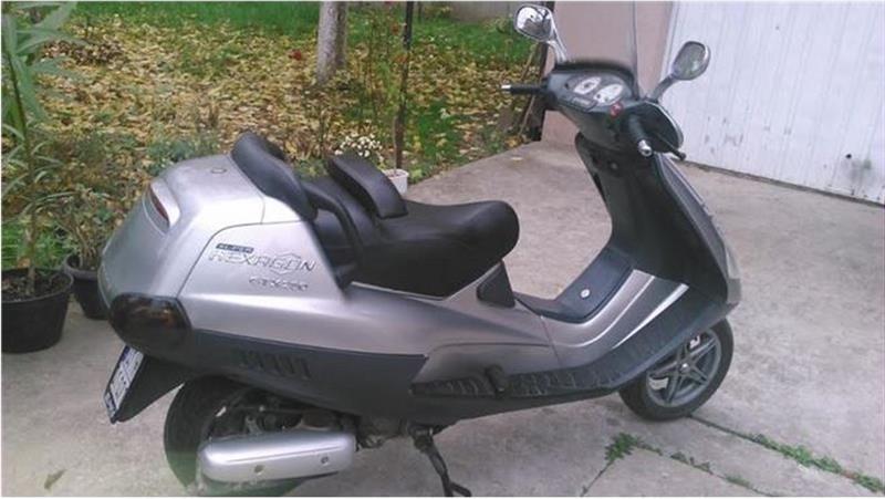 PIAGGIO-HEXAGON-250-SUPER-GTX--02