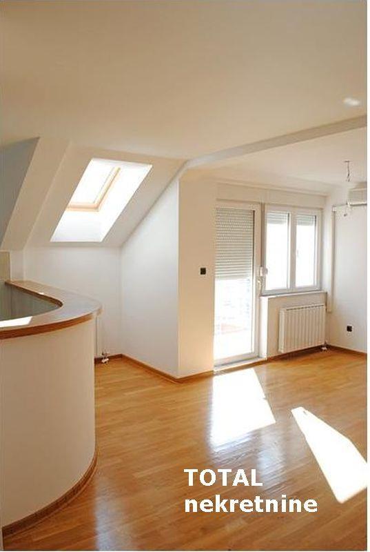 Nov--uknjizen-trosoban-duplex-stan