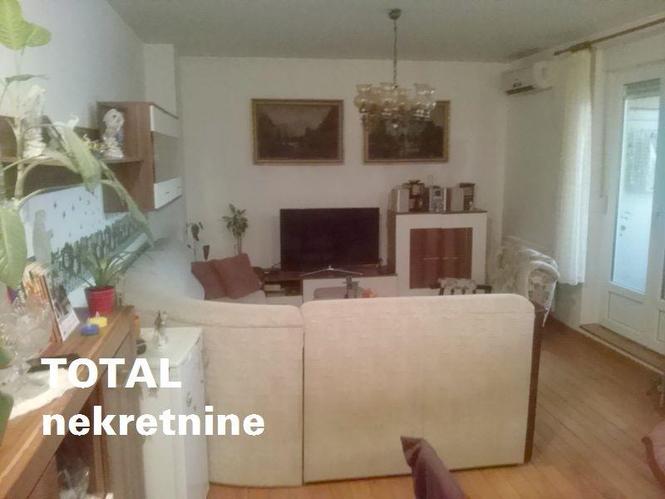 Odlican cetvoroiposoban stan na Sarengradu