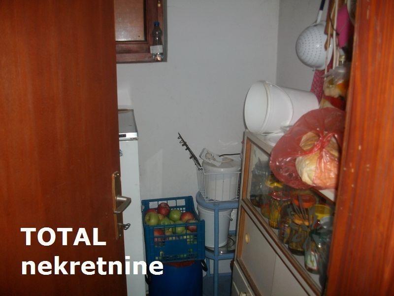 Uknjizen-kuca-u-Petrovaradinu