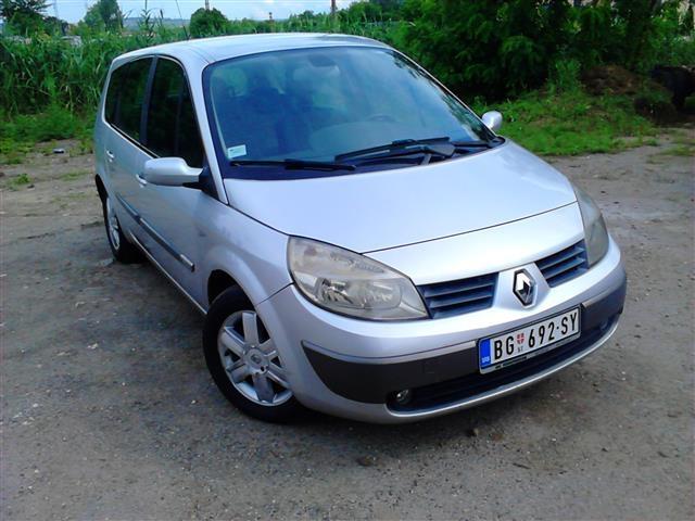 Renault-Grand-Scenic--05