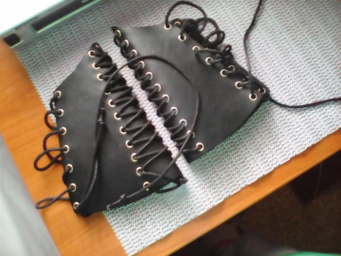 Leather gauntlet