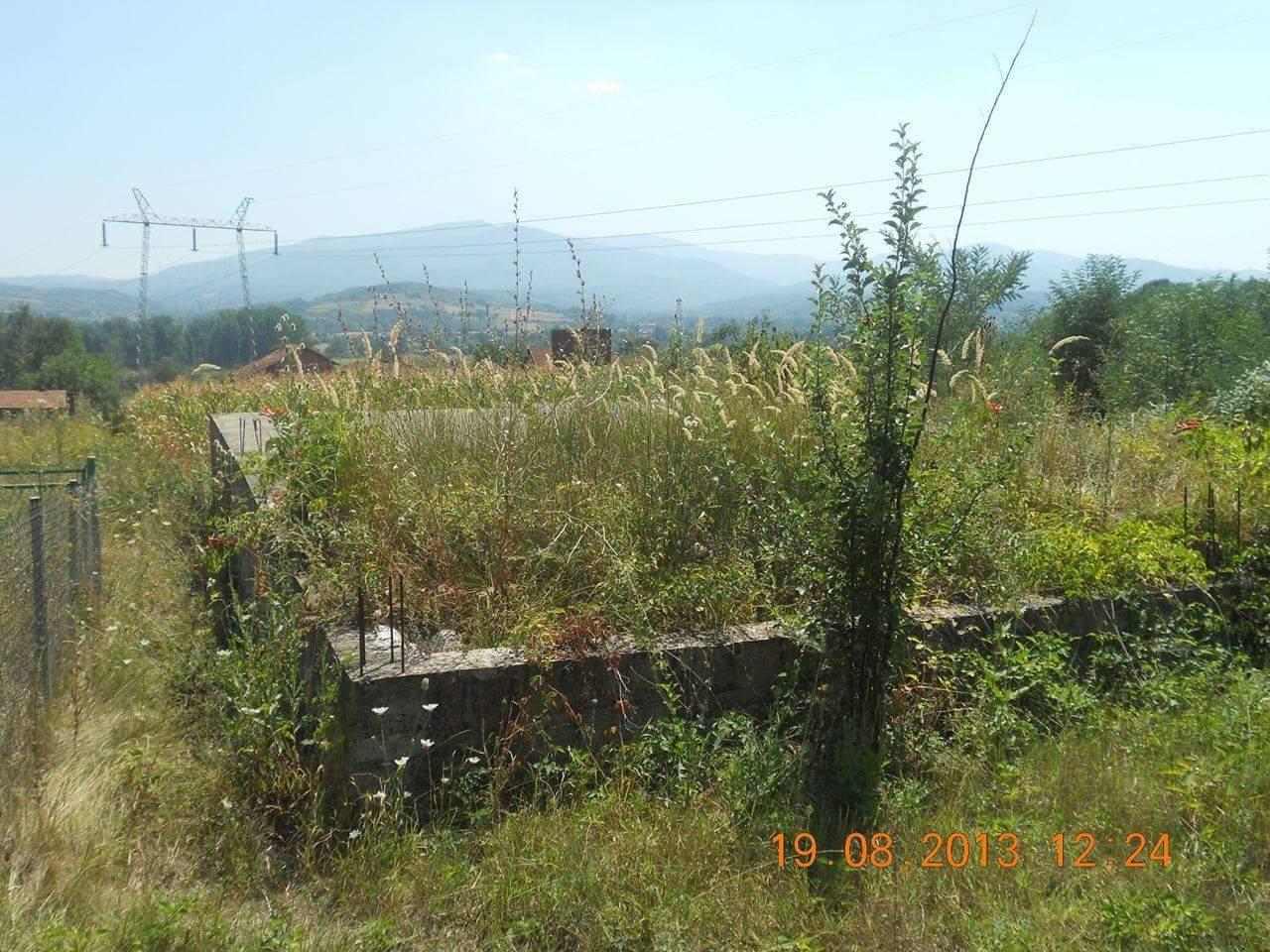 Plac-sa-temeljom