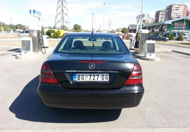 Mercedes-Benz-E200-cdi--05