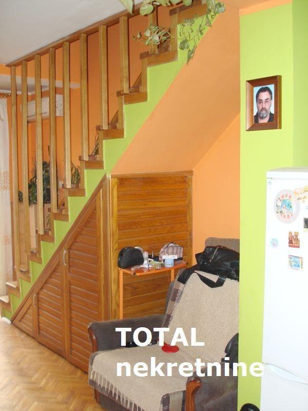 Uknjizen-troiposoban-duplex-stan