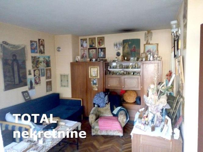 Uknjizen dvosoban stan 