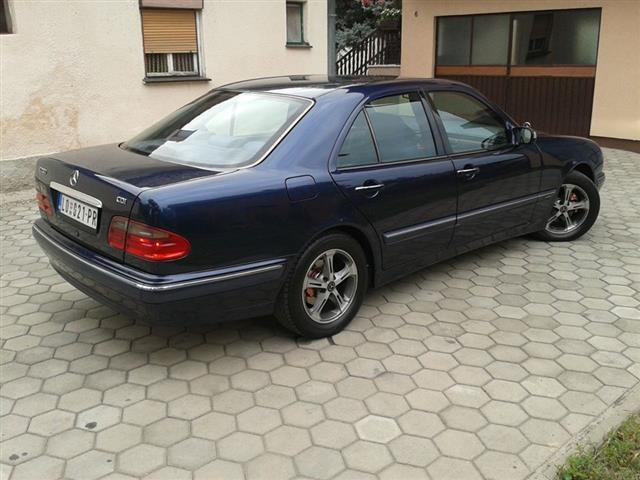 Mercedes-E-200CDI--ELEGANCE--01