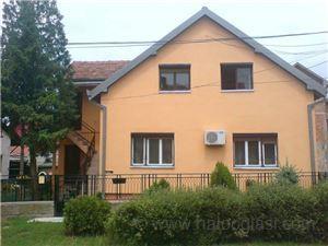 Kuca od 130m2 sa 2 stana Centar