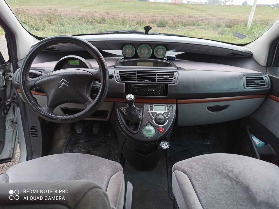 Citroen-C8