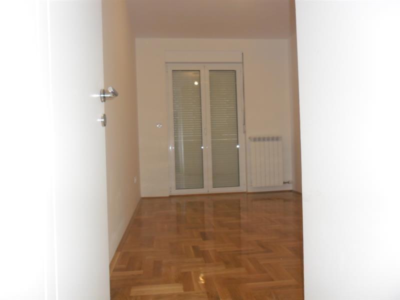Stan-od-90m2-Carigradska--Centar