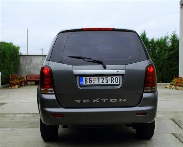 SsangYong-Rexton--03-