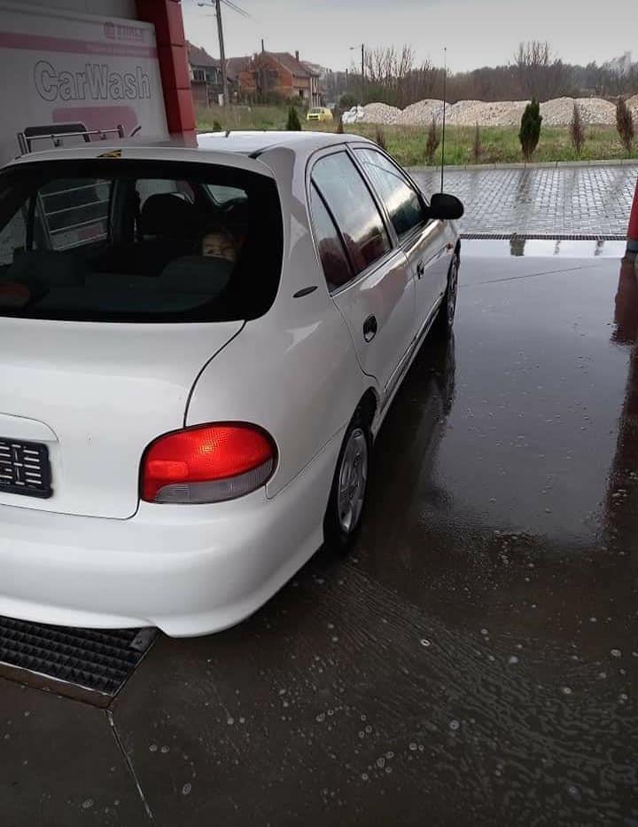 Hyundai-Accent-1-5-ben-automatic