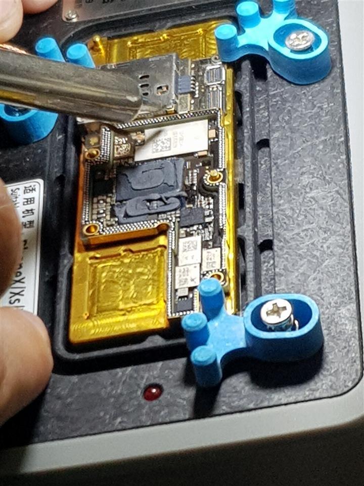 Servis-popravka-maticnih-ploca-iphone-