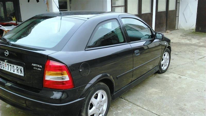 Opel-Astra--00