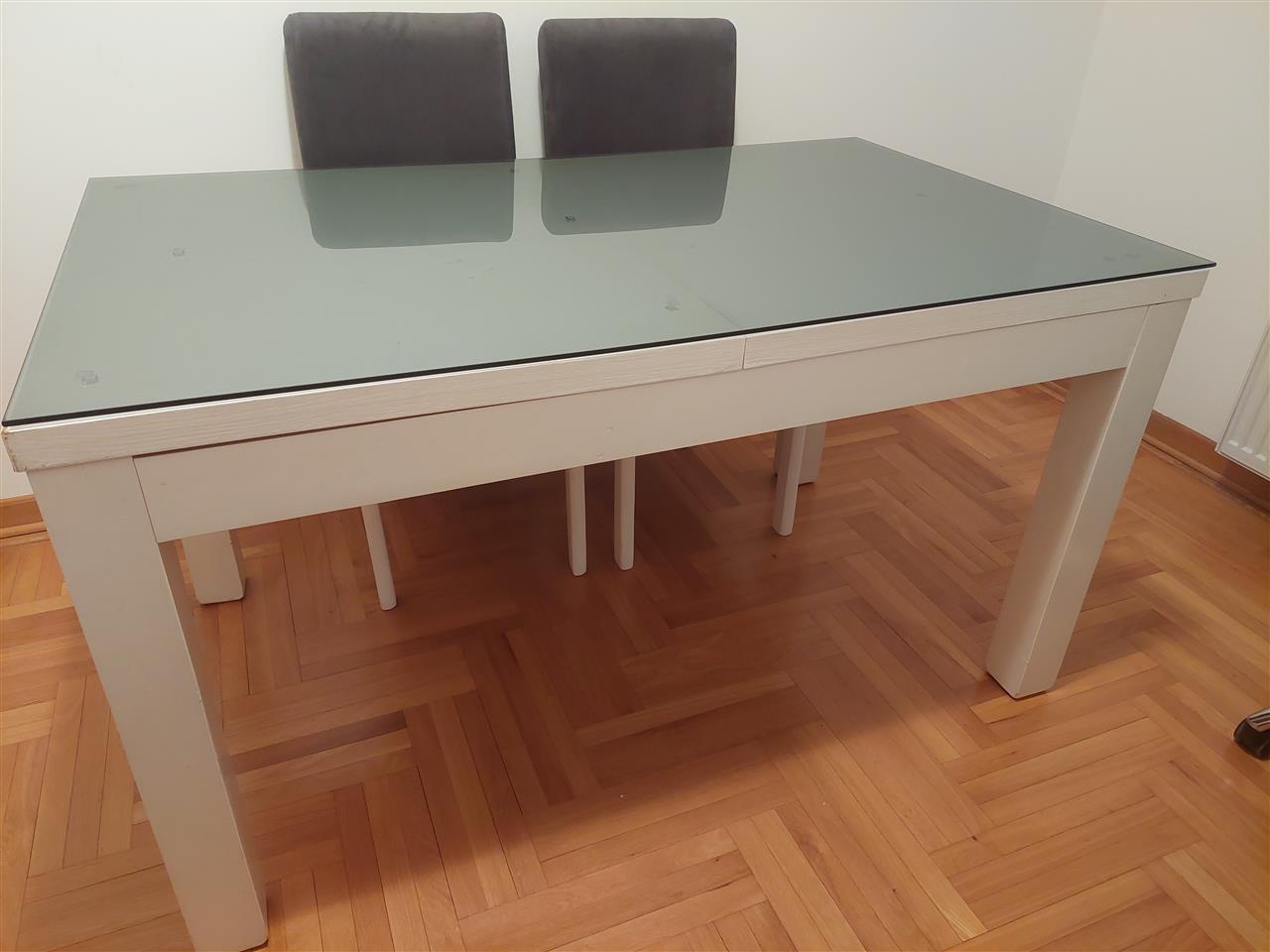 Trpezarijski-sto-i-4-stolice-