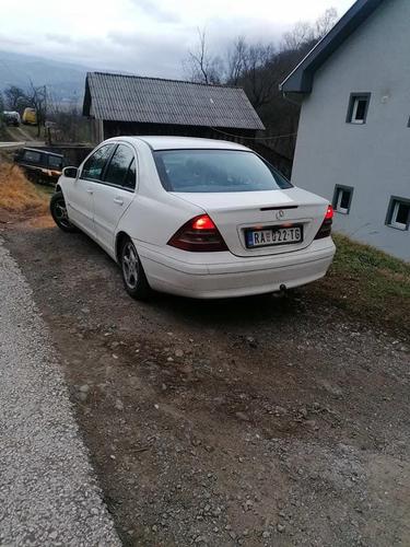 Mercedes C 200