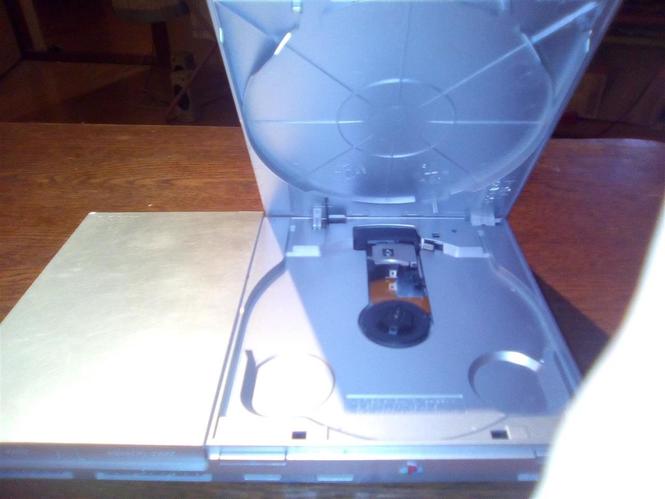 Prodajem PlayStation 2 