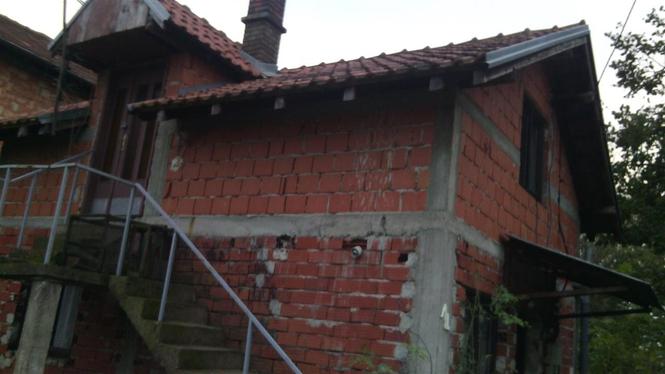 Prodajem kucu Beograd surcin