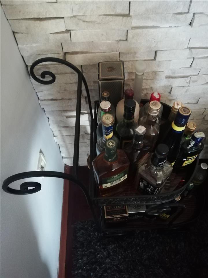 Stalak-za-flaše-kovano-gvožđe-