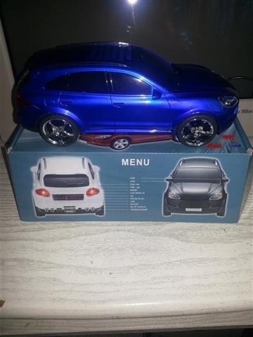 Radio-u-obliku-automobila--Hit
