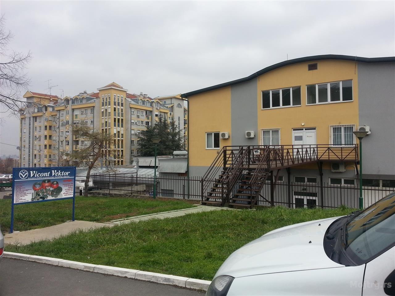 Izdaje Se Poslovni Prostor Kumodraska 380 Beograd